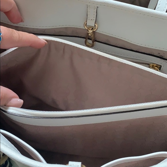 Michael Kors Jet Set Travel Tote - Picture 4 of 8